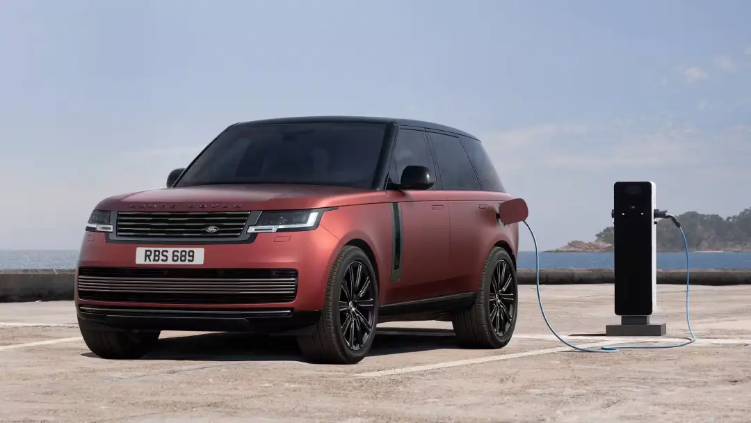 Plug-in hybrid Range Rover SV charging